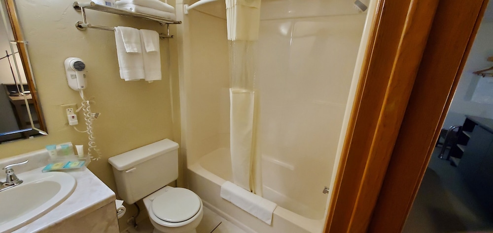 Pictured Rocks Inn & Suites 29/70