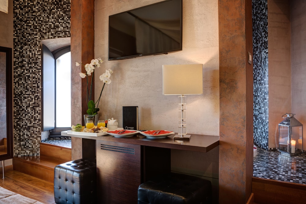 Dharma Luxury Hotel & Spa 69/70