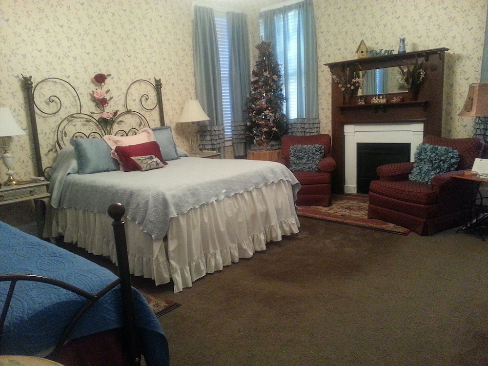 Holly House of Hamilton 7/34