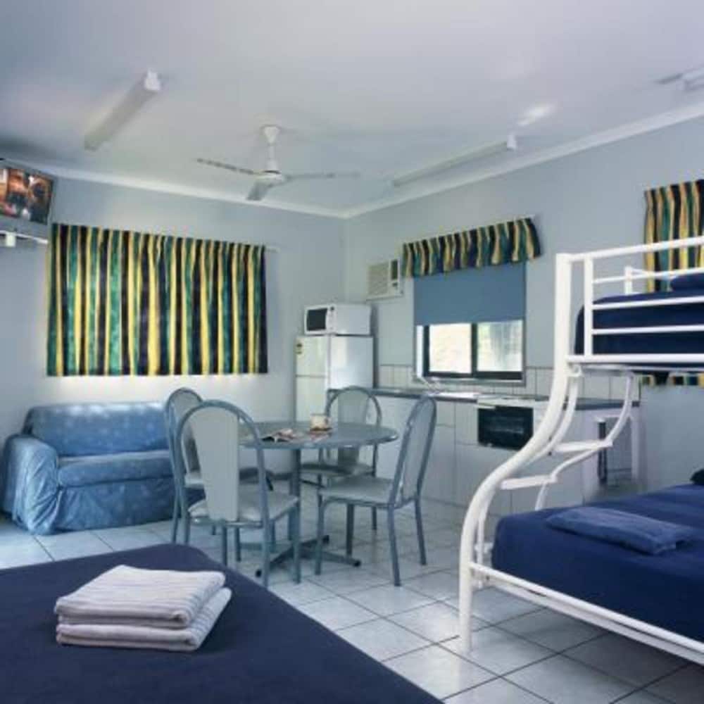 CAIRNS SUNLAND LEISURE PARK 20/35