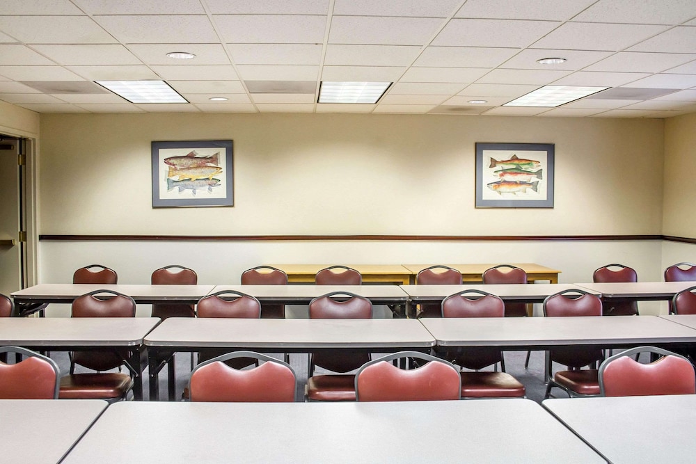 Quality Inn & Suites Longview Kelso 39/44