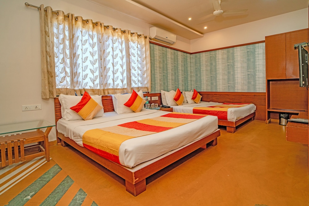 Uddhav Vilas Hotel 9/46