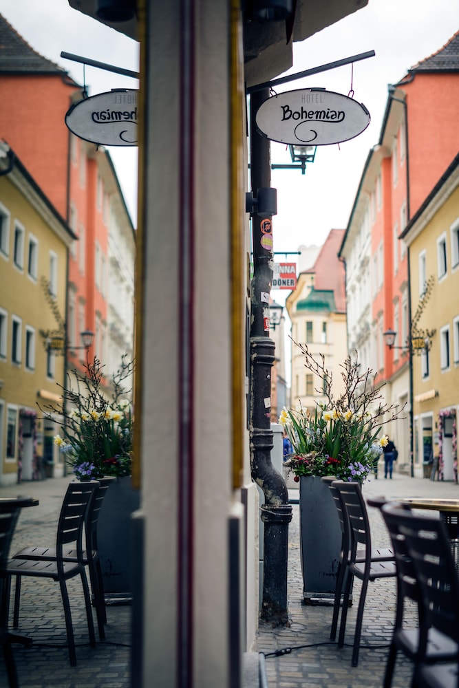 Bohemian Hotel 40/50