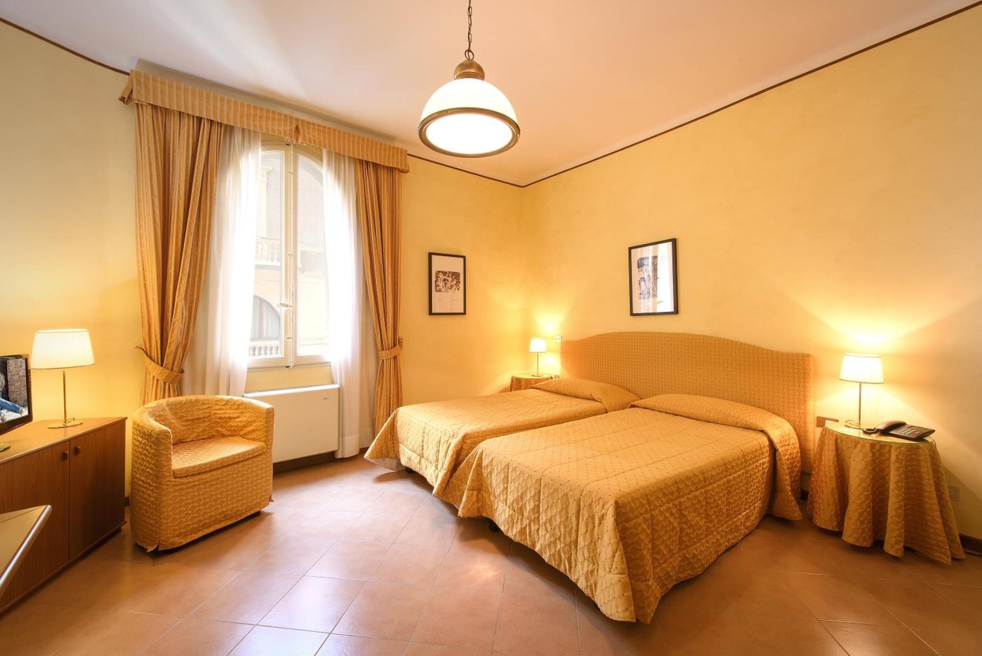 غرفة بسريرين منفصلين، Albergo Reggio 2/5
