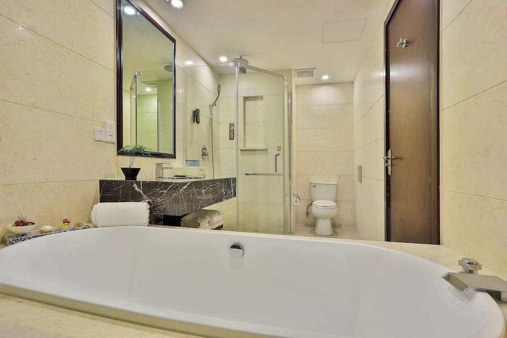 Tonglu World Trade SSAW Boutique Hotel 65/65