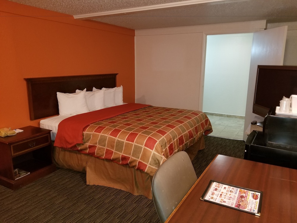 غرفة قياسية بسرير كينج لذوي الإعاقة، Rodeway Inn Auburn Hills - Detroit 4/10