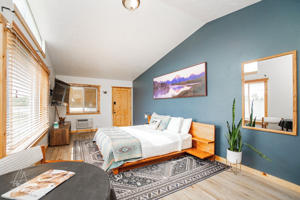 Grand, Studio, Suite, King Bed