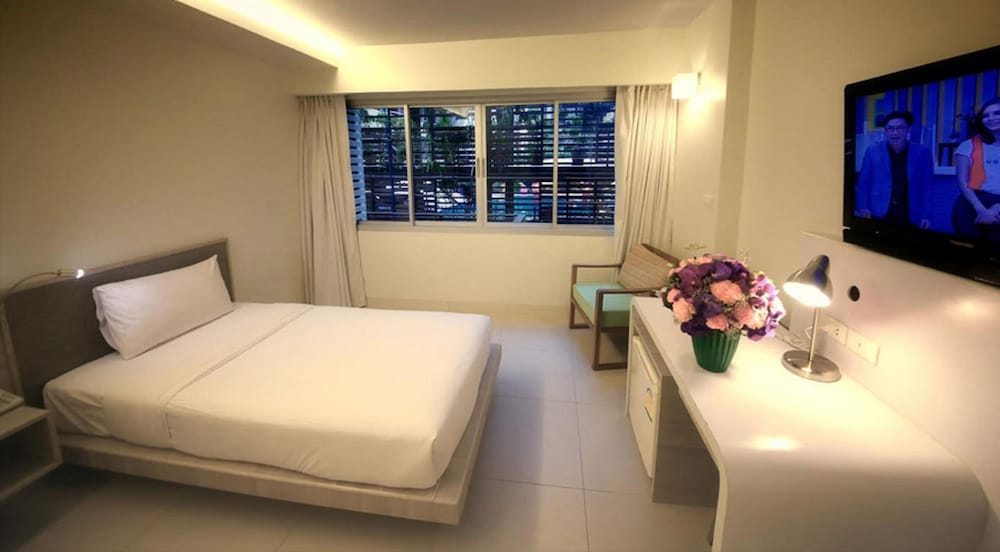 Sunshine Hotel and Residences 48/65
