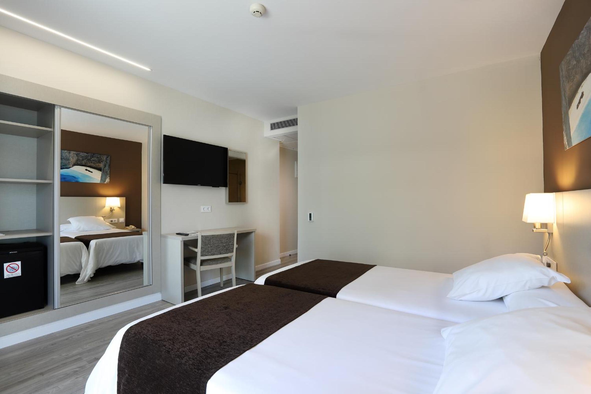 غرفة بسريرين منفصلين لذوي الإعاقة، Helios Hotel 3/8