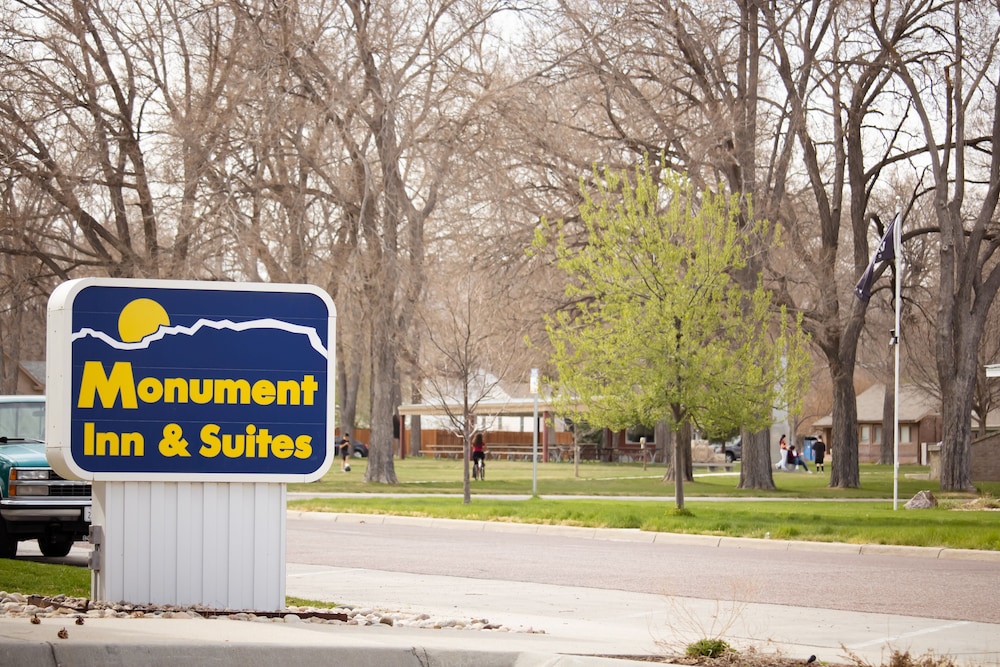 Monument Inn & Suites 2/39