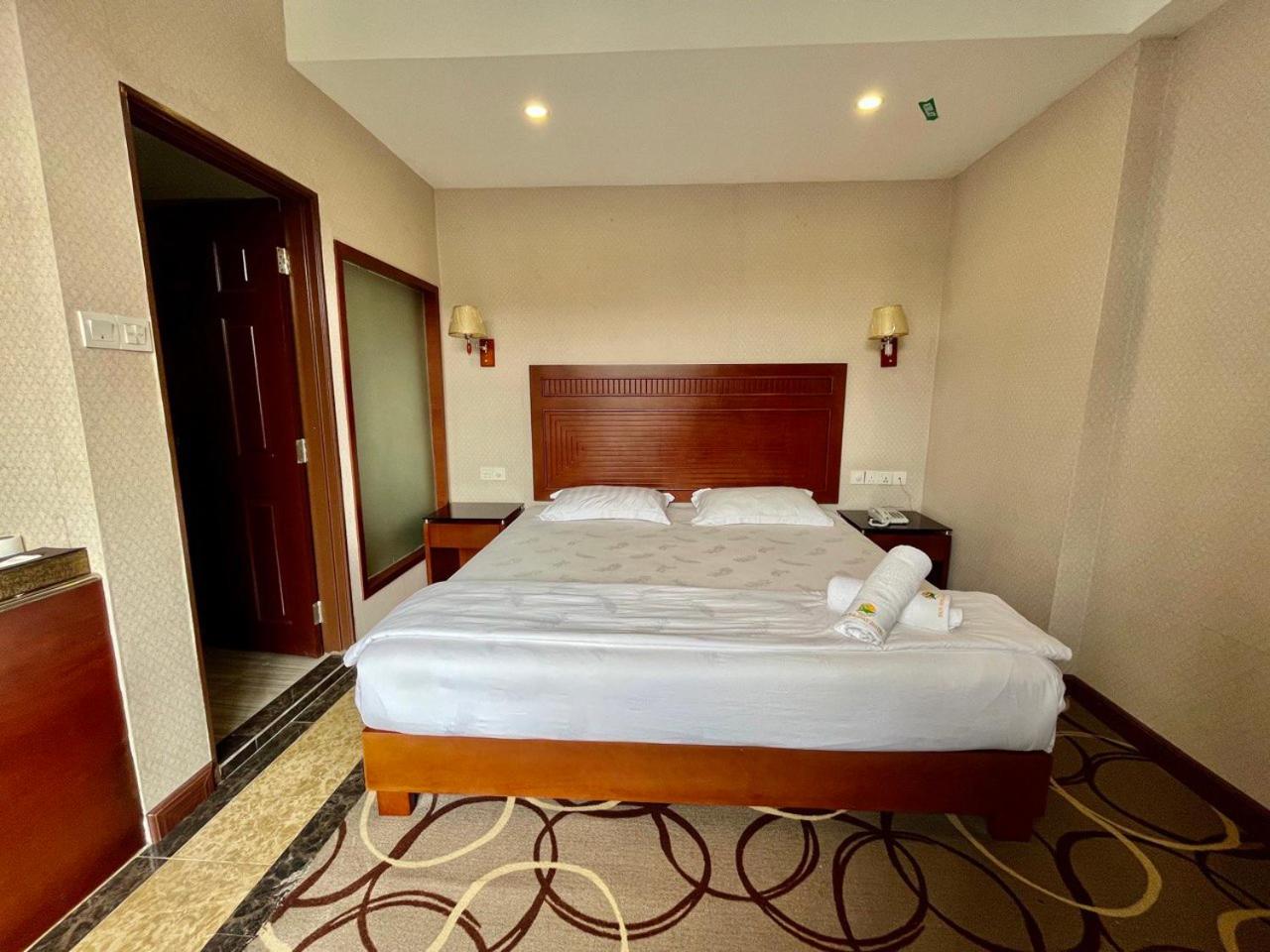 Fan Holiday Hotel 18/50