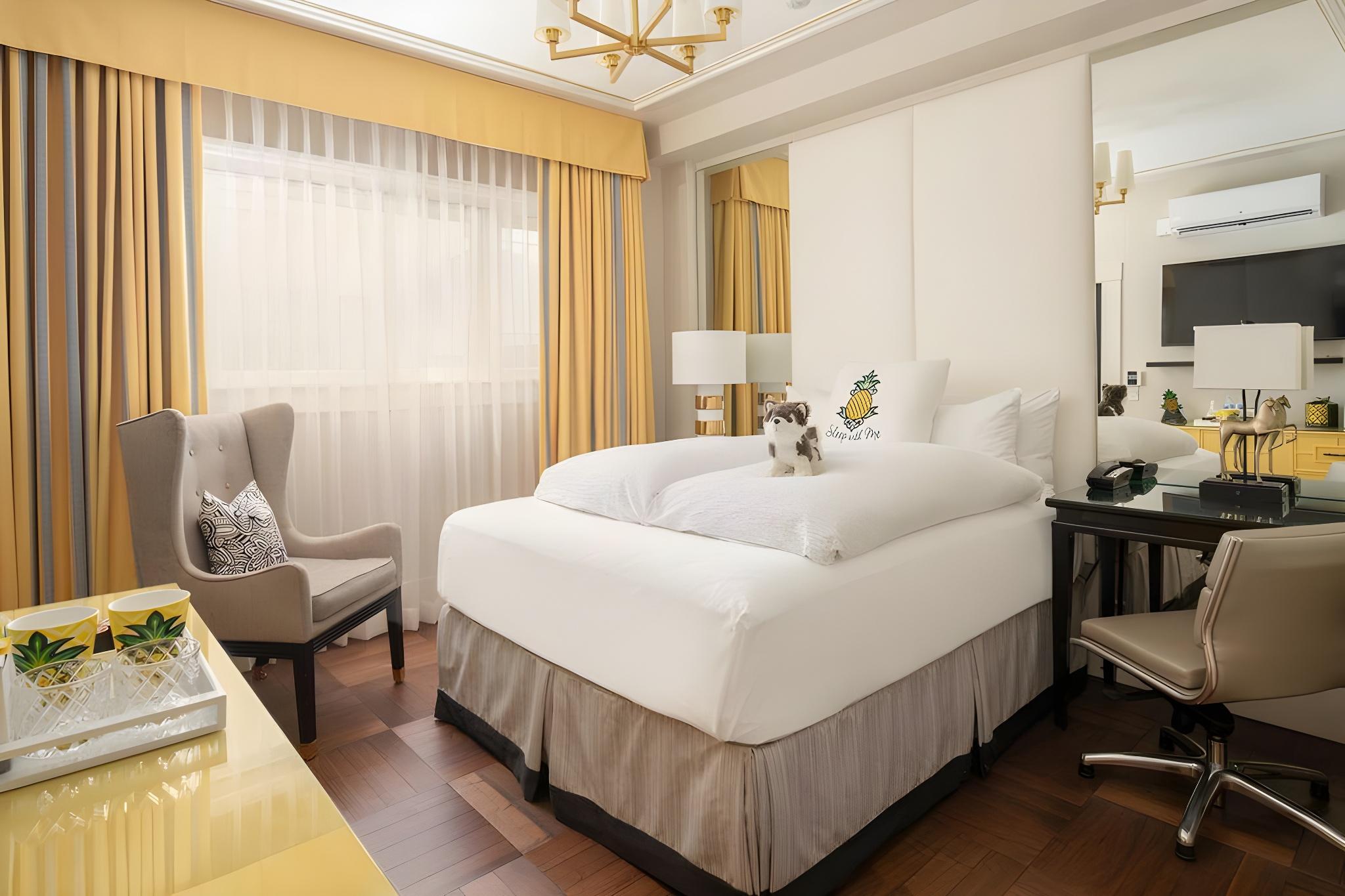 PERSONA, QUEEN BED