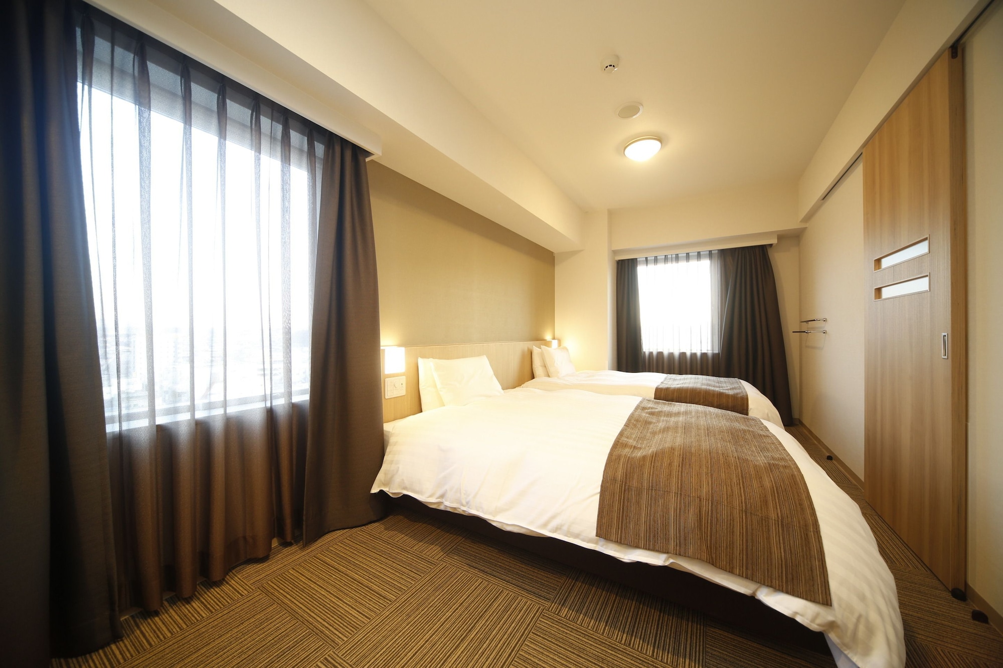 MODERATE, TWIN BEDS