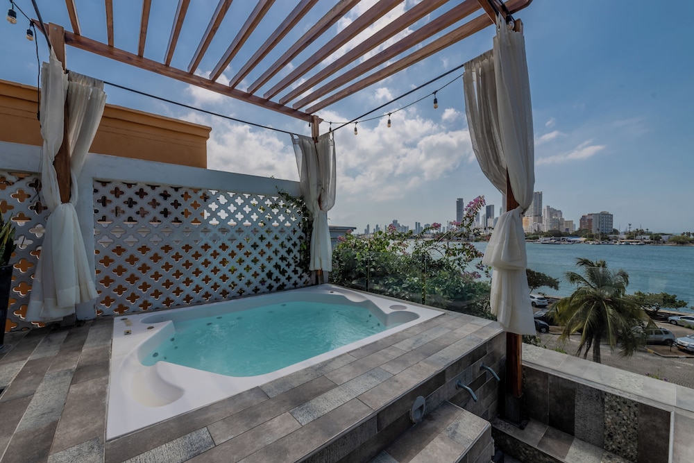 Hotel Dorado Plaza Calle del Arsenal 23/44