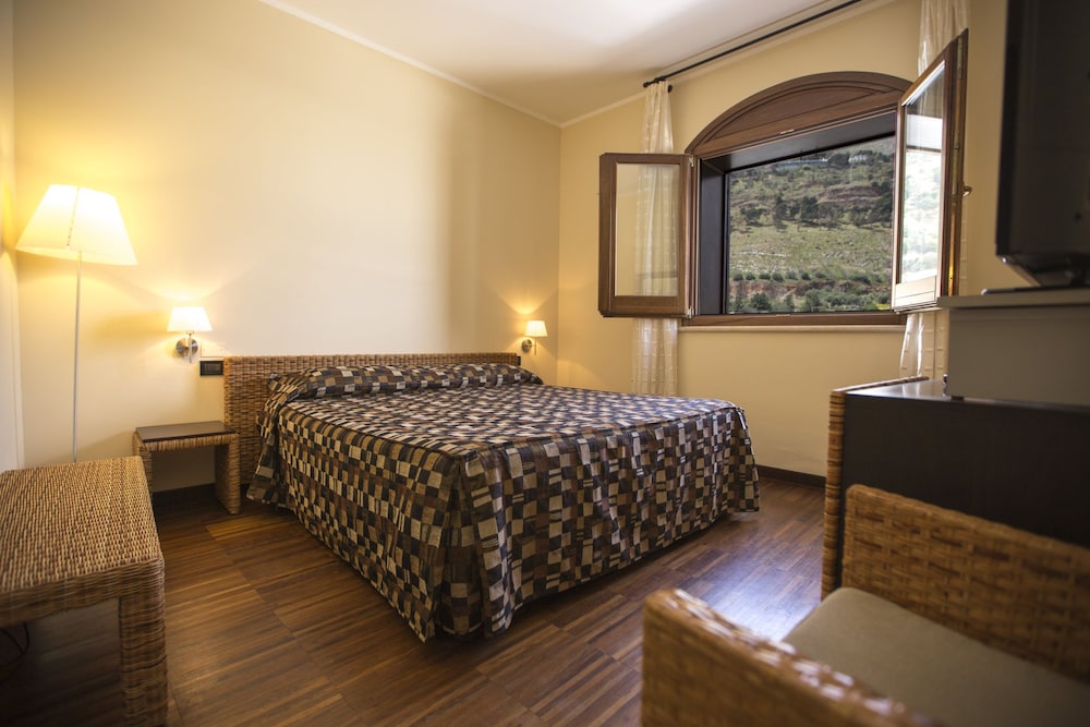 Cetarium Hotel 11/63