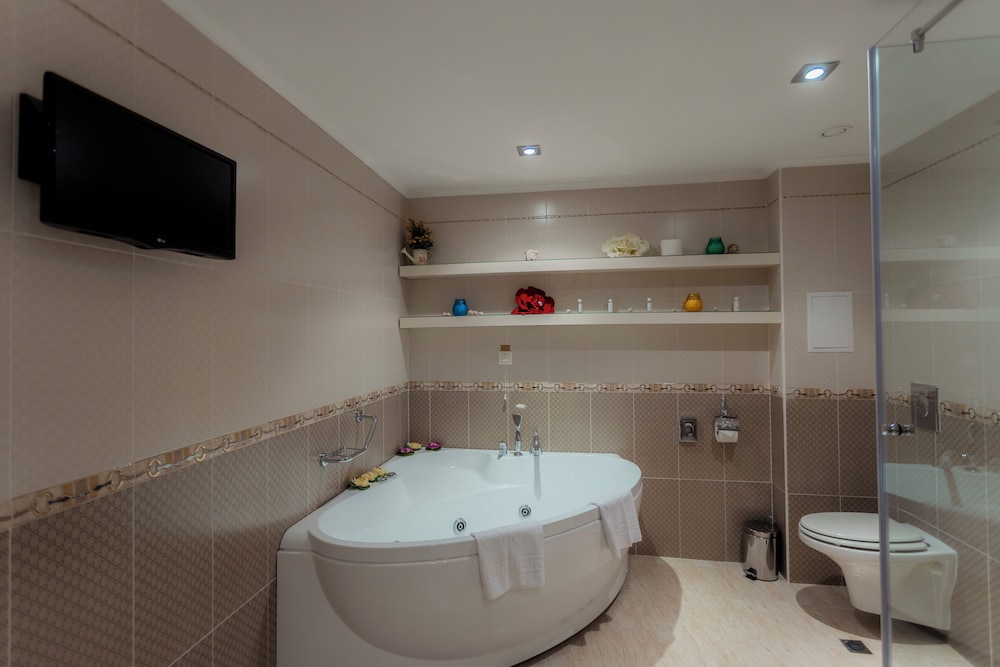 Palace-Marina Dinevi Hotel 43/44