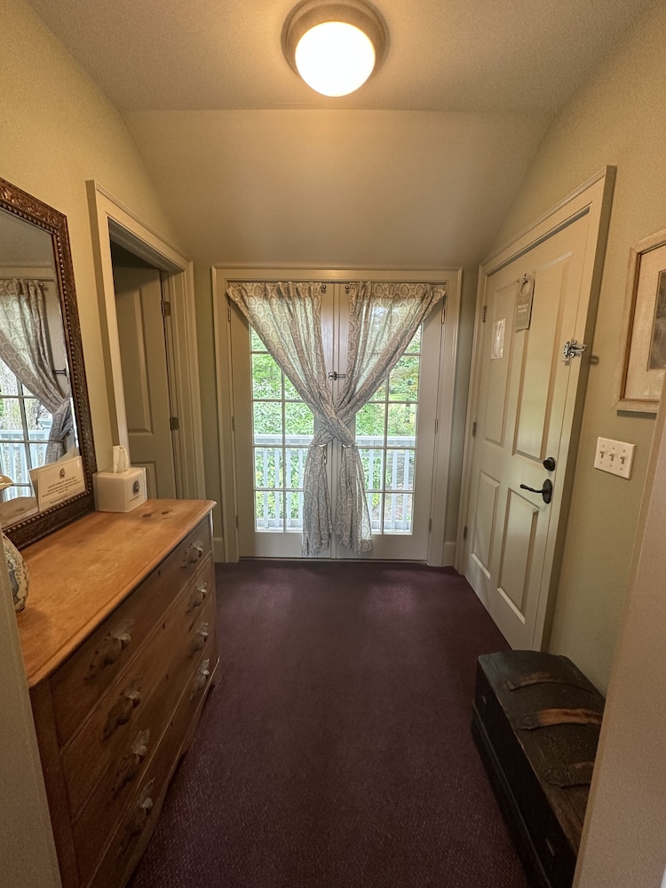 Buttermilk Falls Inn 27/51
