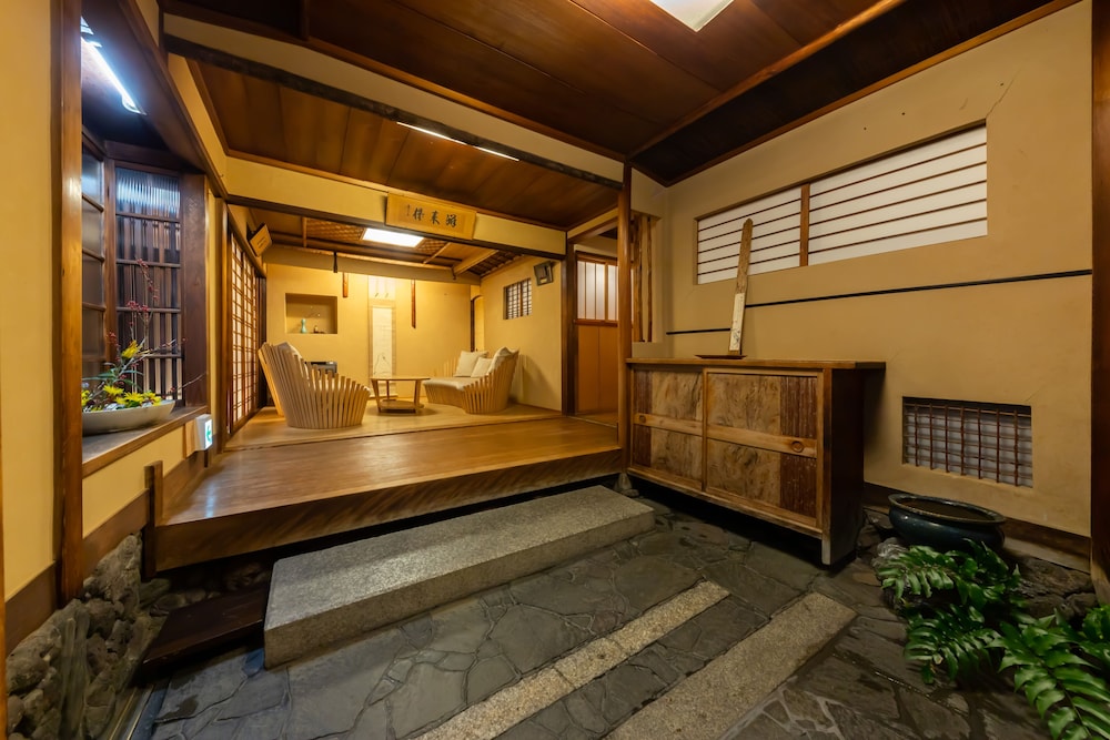 Traditional Kyoto Inn serving Kyoto cuisine IZUYASU 28/50
