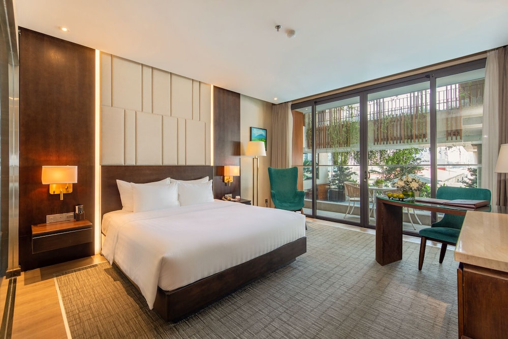 DELUXE, DOUBLE BED, POOL VIEW