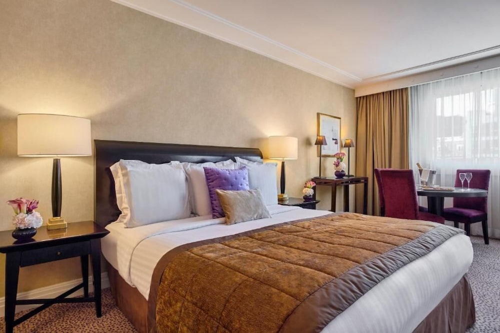 JUNIOR SUITE, KING BED
