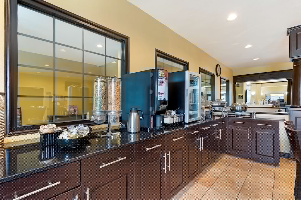 Best Western Plus DFW Airport Suites 31/43