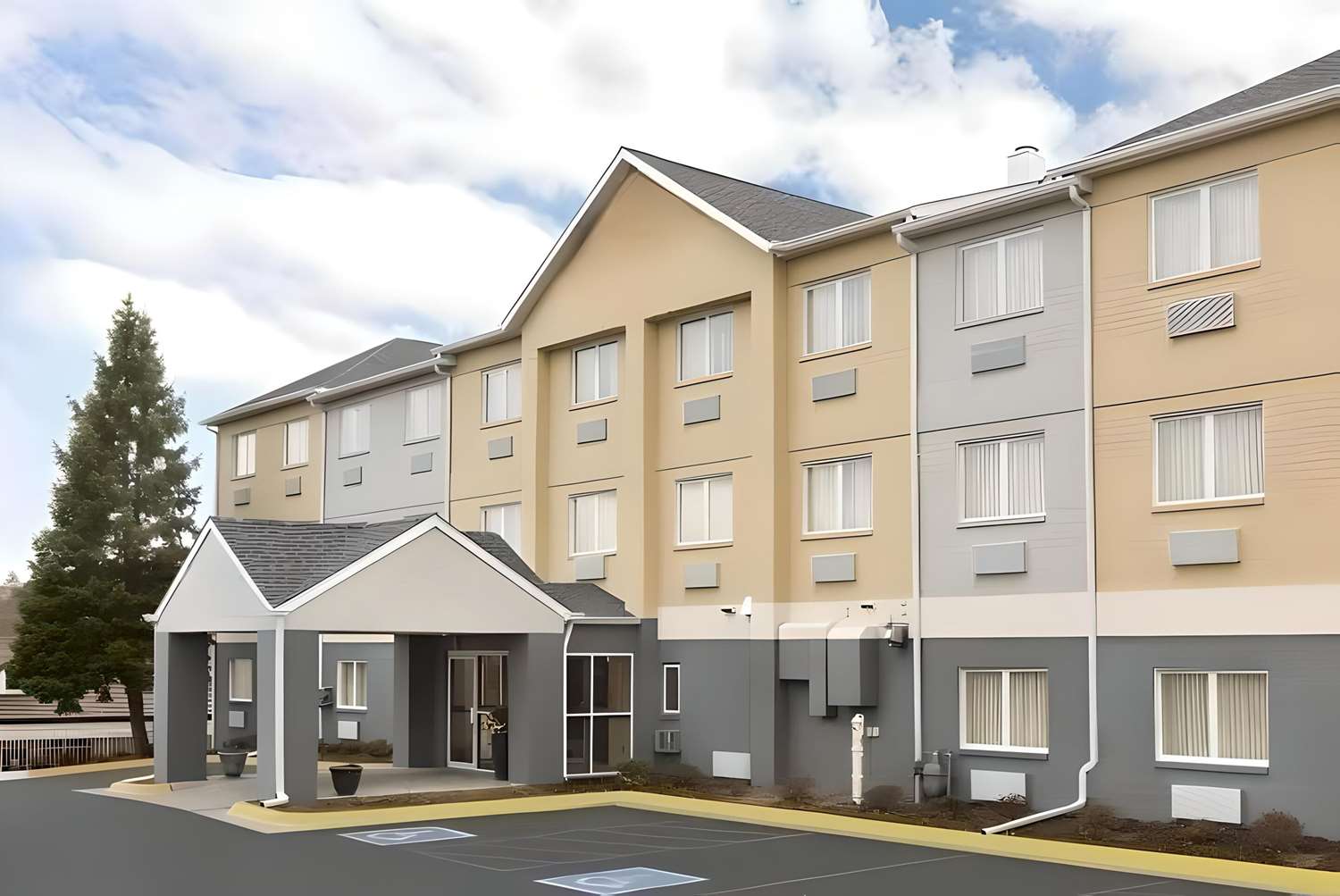 Dubuque Inn & Suites 9/9