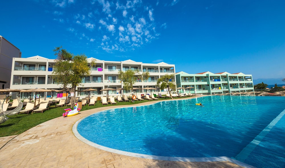 Robolla Beach Aparthotel 69/75
