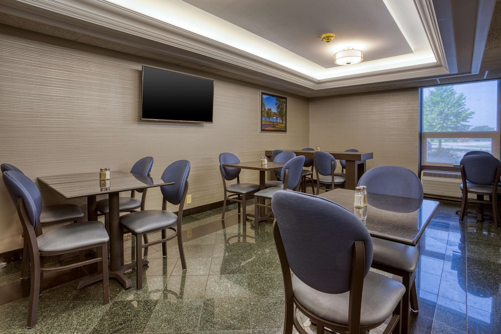 Drury Inn and Suites St Louis Fairview Heights 43/50