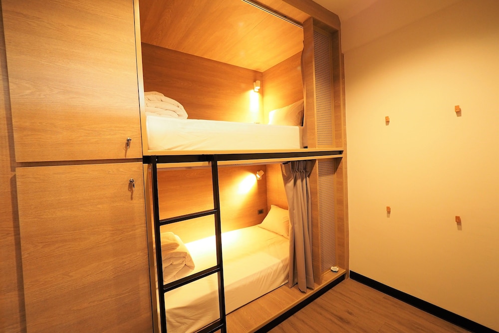 T Hostel at Victory Monument 28/46