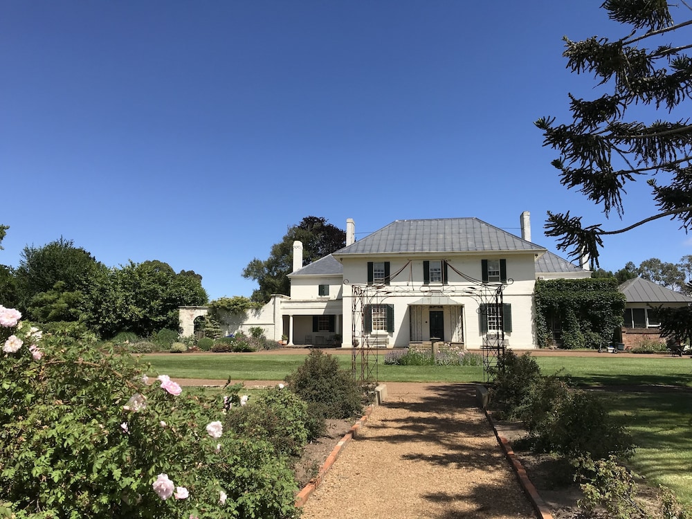 THE RACECOURSE INN 44/50