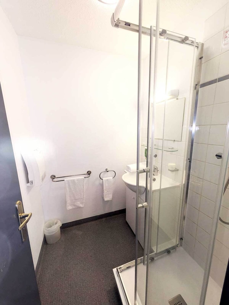 Complexe Hotelier Regain 44/44
