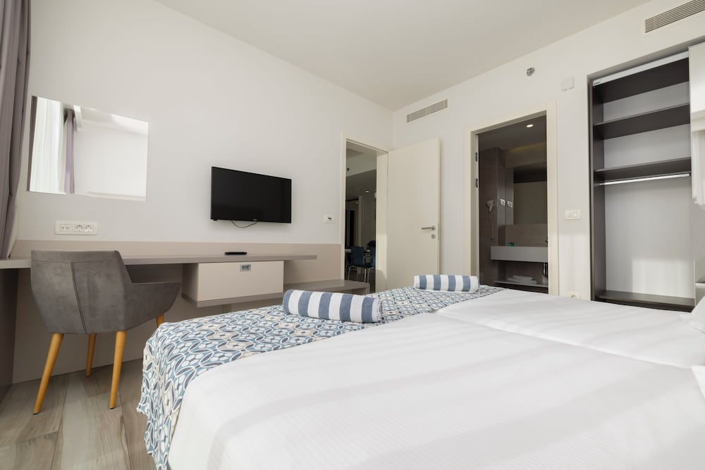Romana Beach Resort 23/66