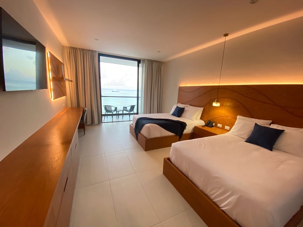 SUPERIOR, 2 DOUBLE BEDS, OCEAN VIEW