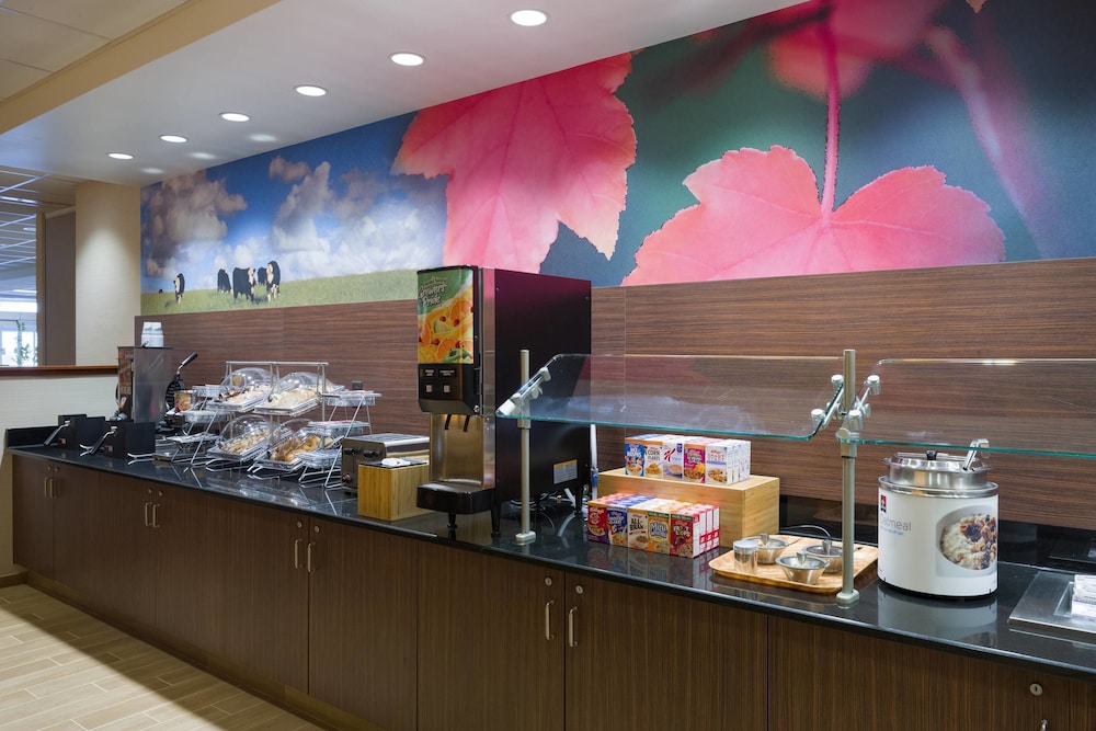 Fairfield Inn Suites By Marriott Paramus 34/47