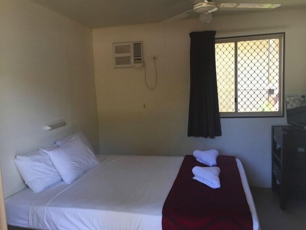 Wongai Beach Hotel 30/75