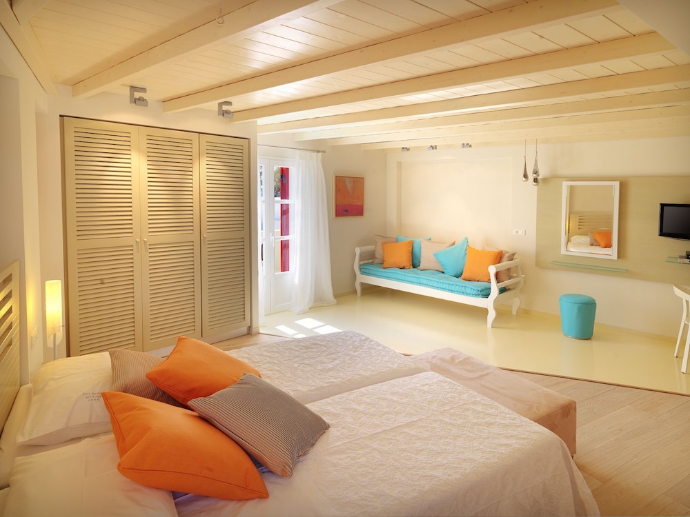 Iria Beach art hotel 35/69