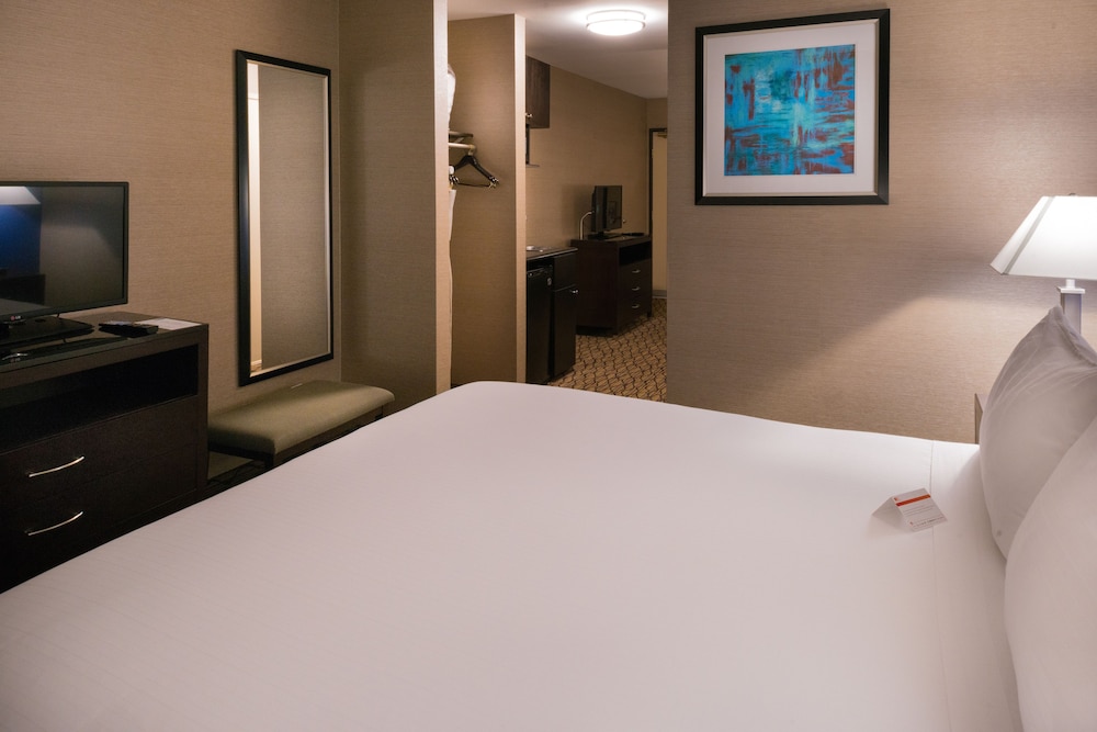 Holiday Inn Express Hotel Suites Pasadena Colorado Boulevard 25/59