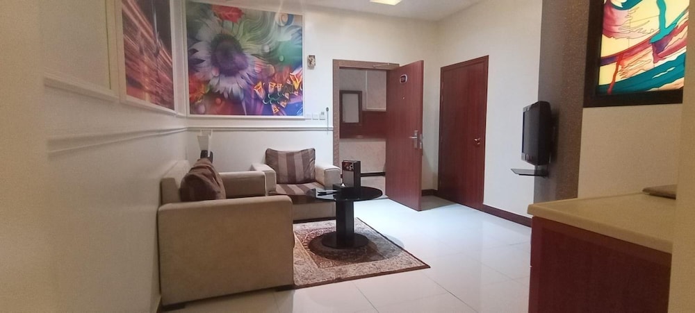 فندق ميرال كراون(Meral Crown Hotel) 36/62
