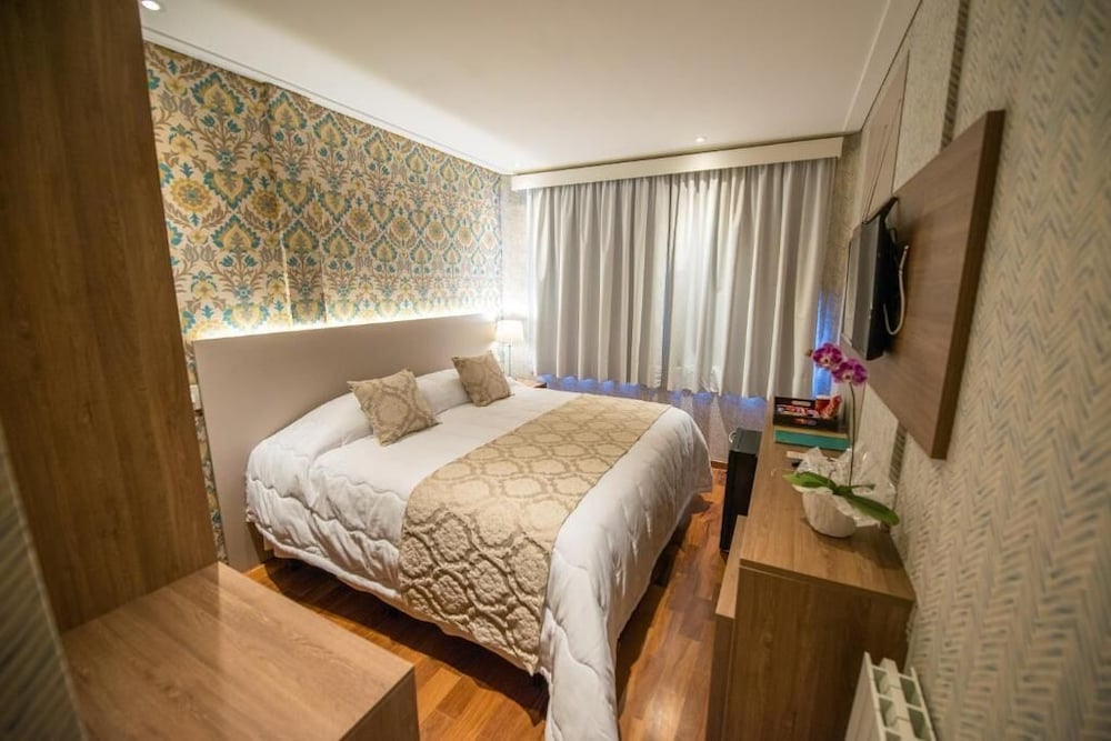 Chris Park Hotel 19/74