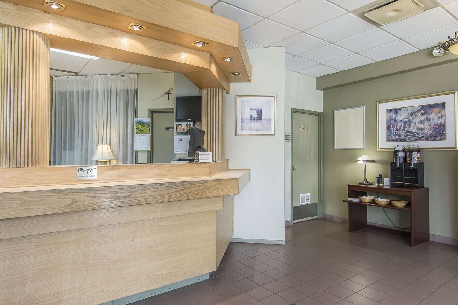 Quality Hotel & Suites Sherbrooke QC 3/14