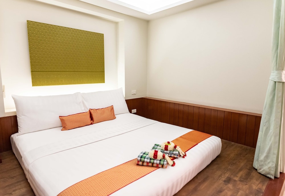Dang Derm Hotel 13/68