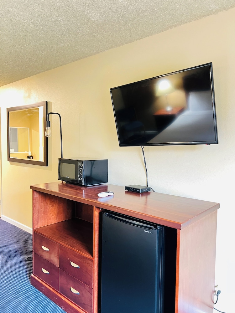 Travelodge by Wyndham Canyonville 35/45