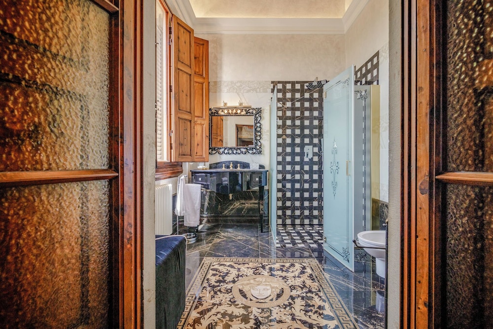 Villa Lecchi 50/50