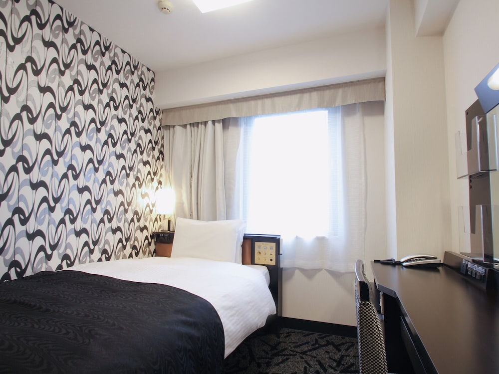 ROOM, SINGLE