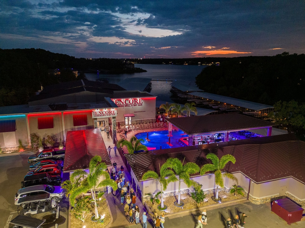 The Resort at Lake of the Ozarks 46/51