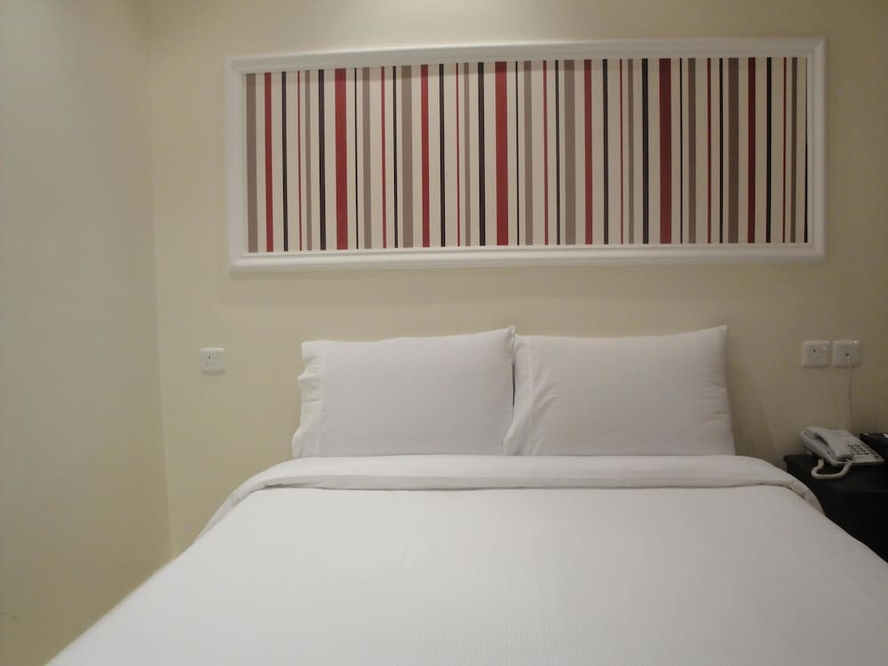 Marina Royal Hotel Suite 20/21