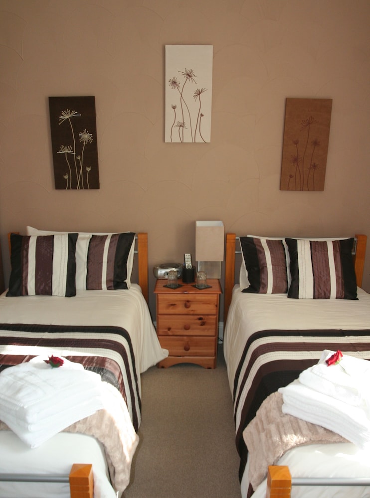 The Swiss Cottage Shanklin 12/31