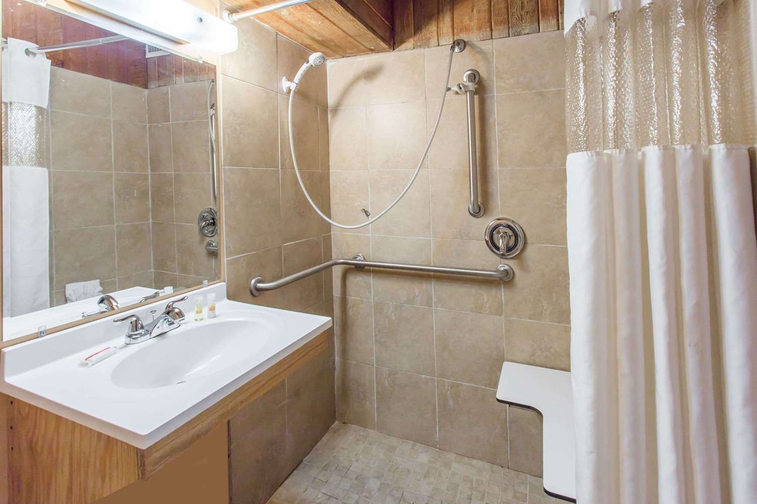 Days Inn by Wyndham West Allis/Milwaukee 31/31
