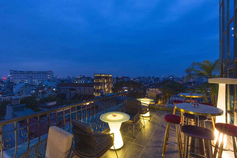 The Chi Boutique Hotel 65/66