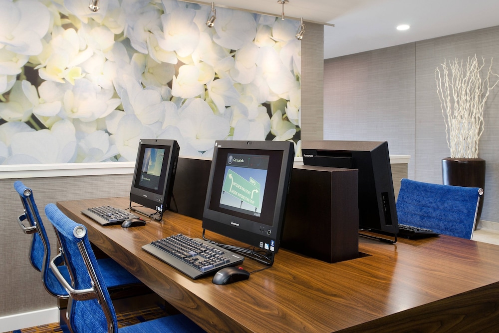 Courtyard by Marriott Kansas City Overland Park/Metcalf, South of College Boulevard 46/56